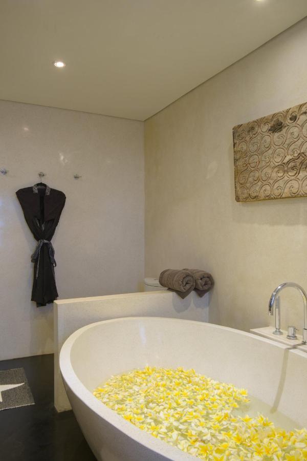 Amanputri Villa Seminyak  Exterior photo