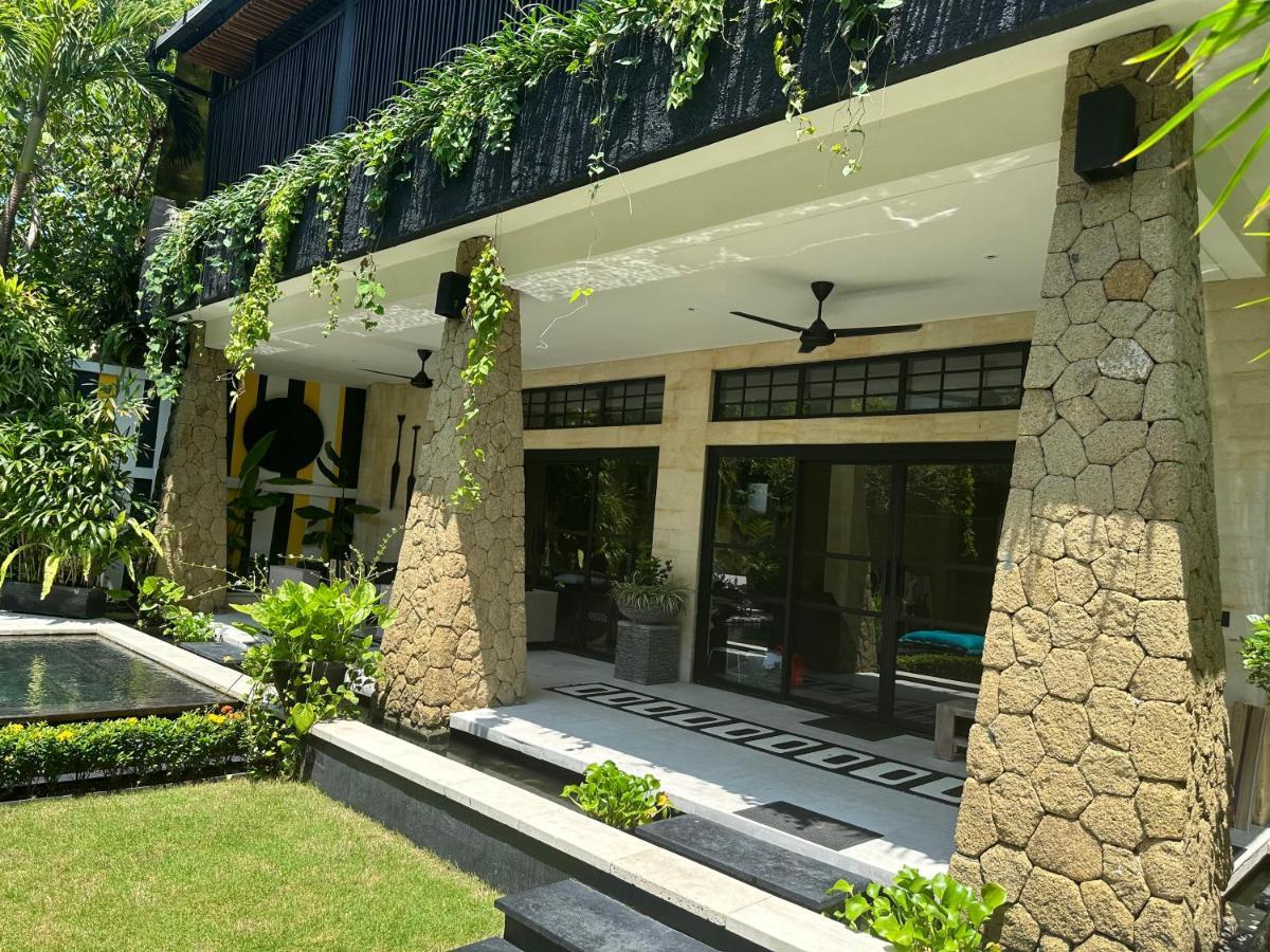 Amanputri Villa Seminyak  Exterior photo